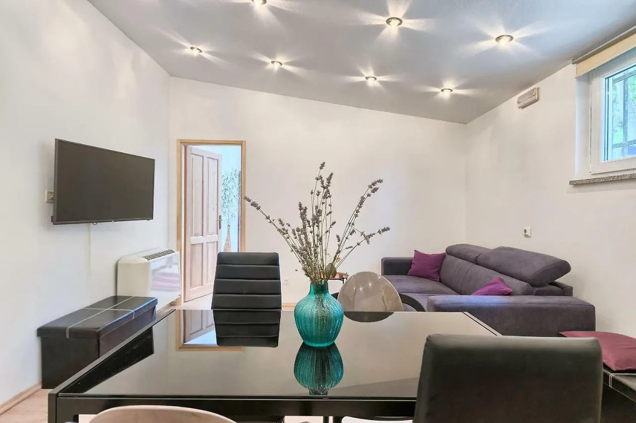 Wellness Apartman Kaiser Pula 0*,